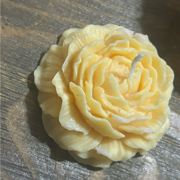 Flower candle - Picture 2 of 2